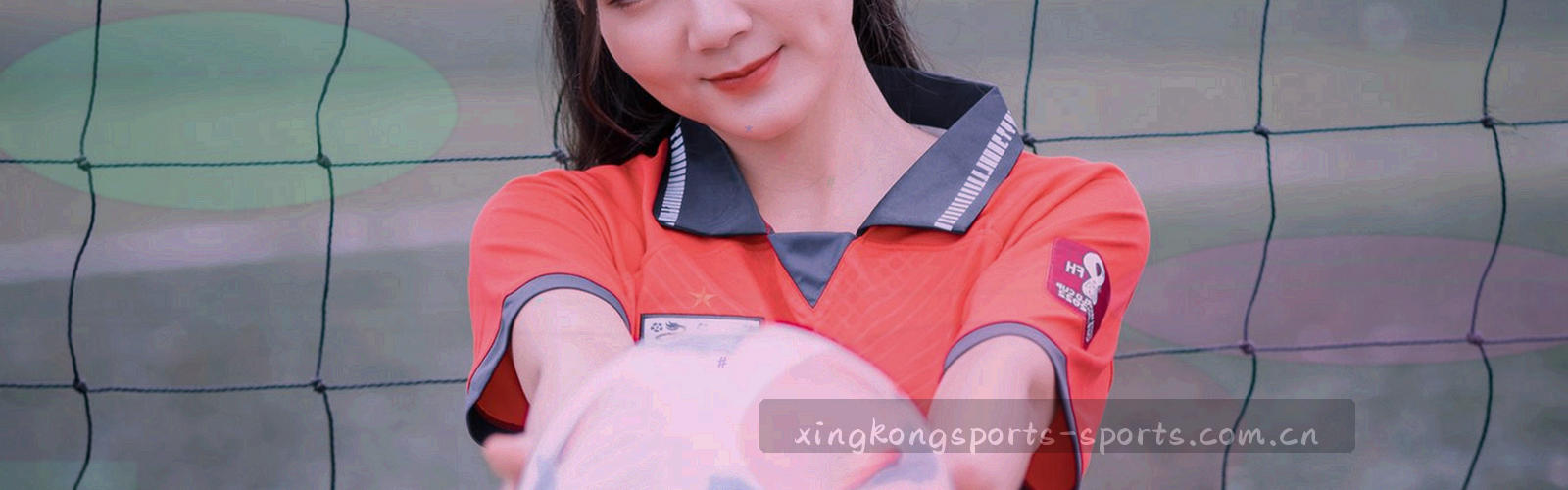 深蓝底色上流动的细线网格与光点构成的抽象纹理